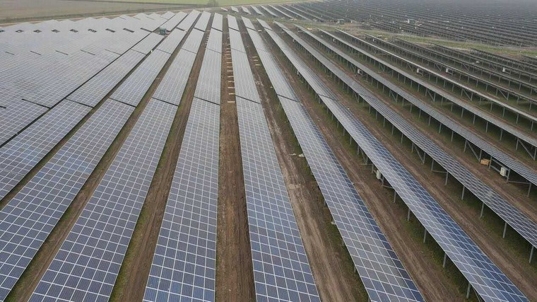 光伏背板是什么材料，背板在光伏組件中的比重