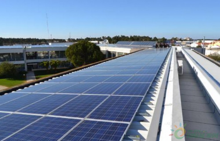 高速公路兩邊是否安裝太陽(yáng)能，高速公路能用太陽(yáng)能路燈嗎