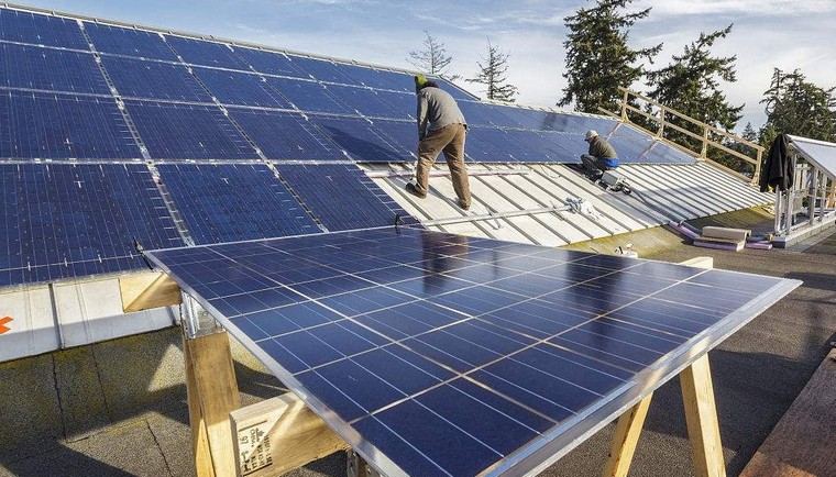 光伏支架算設(shè)備嗎，光伏支架用不銹鋼好還是鋁合金好