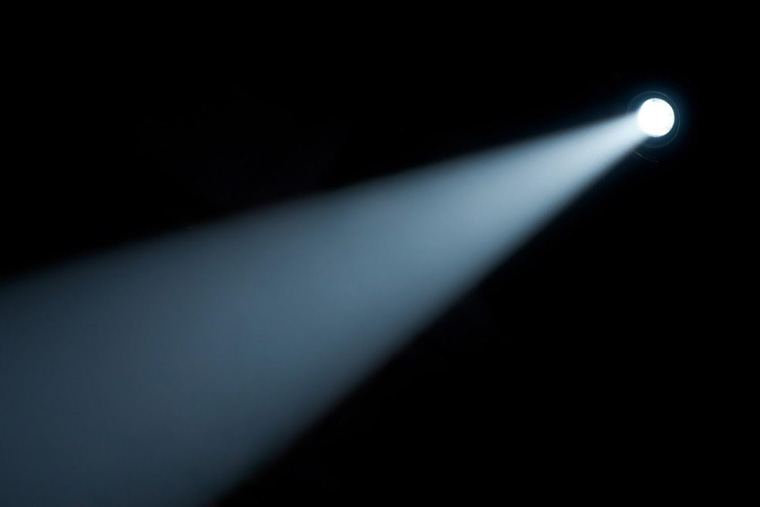 光的衰減是盡頭嗎，光子衰減定律