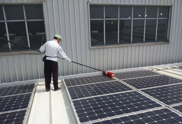 光伏發(fā)電怎么清洗，光伏板清潔要斷電嗎